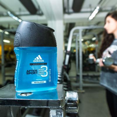 Produktprobe von Adidas im Sportbereich eines Fitness Clubs