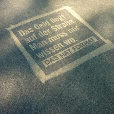 Das Geld liegt auf der Straße als Grafik auf der Straße