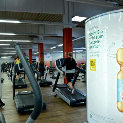 Beleuchtetes Werbe-Plakat  für Grannys in Fitness Studio 