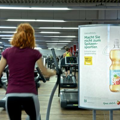 Beleuchtetes Werbe-Plakat  für Grannys in Fitness Studio 