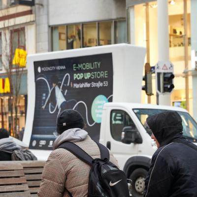 Boomerang.at - Porsche Moonctiy Vienna - Mobile Billboard - 1