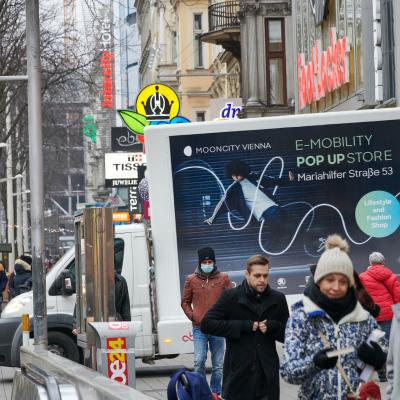 Boomerang.at - Porsche Moonctiy Vienna - Mobile Billboard - 4