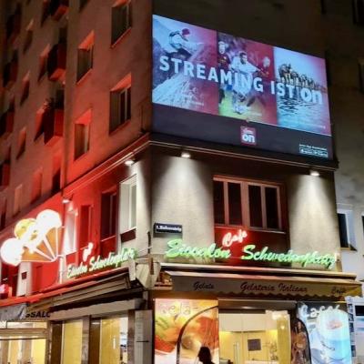 Boomerang-ServusTV-Outdoor-mobile DOOH Projektion-1