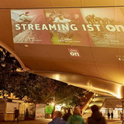 Boomerang-ServusTV-Outdoor-mobile DOOH Projektion-2