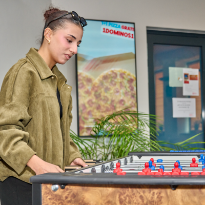 boomerang.at - AmbiScreens - Education - Domino's