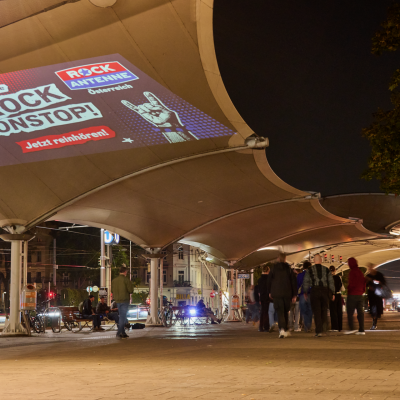 boomerang.at - mobile DOOH Projektionen - Outdoor - Rock Antenne