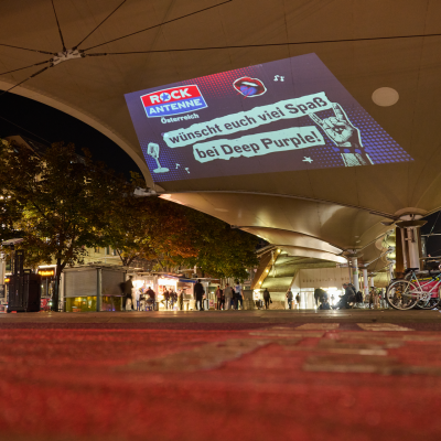 boomerang.at - mobile DOOH Projektionen - Outdoor - Rock Antenne