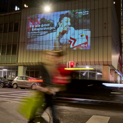 boomerang.at - Mobile DOOH Projektion - Bank Austria