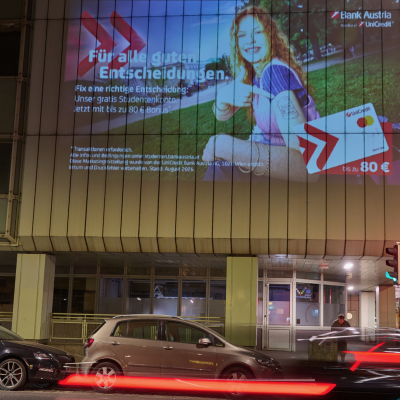 boomerang.at - Mobile DOOH Projektion - Bank Austria