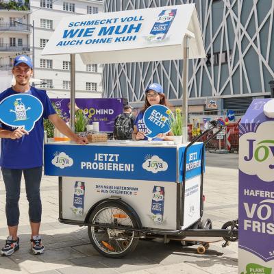 Promoter:innen und Tricycle von Joya