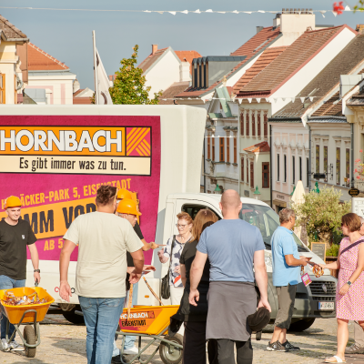 Boomerang.at - Mobile Billboard Tube - Outdoor